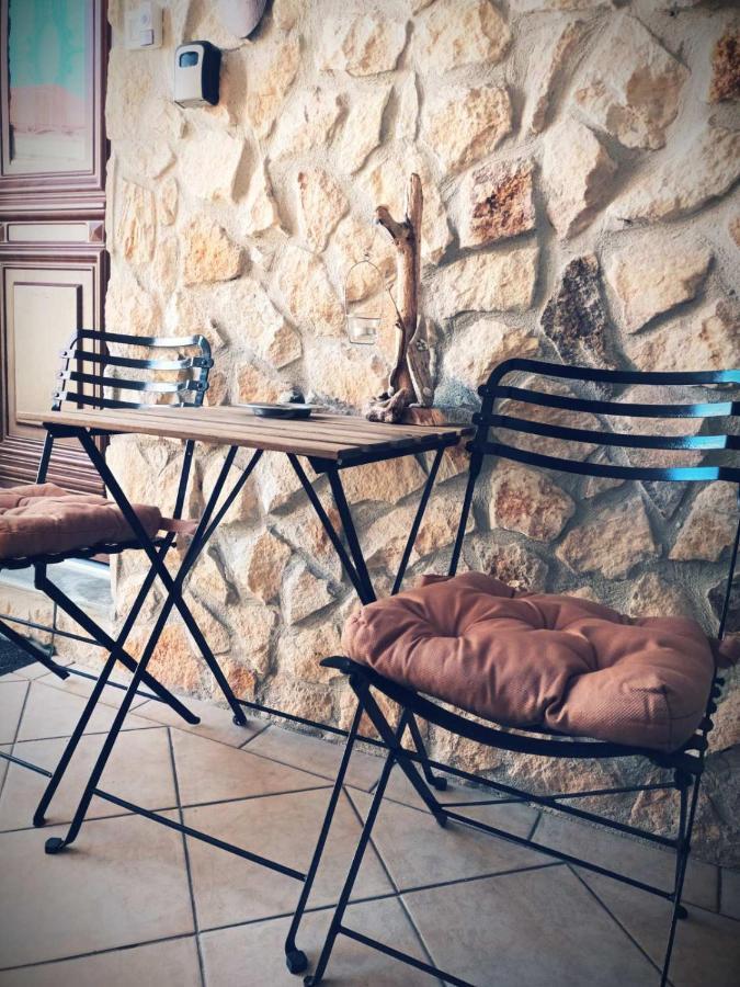 Village House غريفينا المظهر الخارجي الصورة